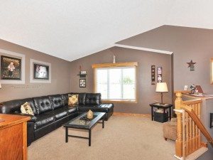 1104 Prairie Ridge Ln Lester-MLS_Size-007-DSC 0308-640x480-72dpi