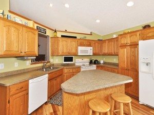 1104 Prairie Ridge Ln Lester-MLS_Size-012-DSC 0305-640x480-72dpi