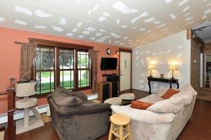 1490 Rainbow Avenue Maple-large-005-7-DSC 0155 DxO-1500x997-72dpi